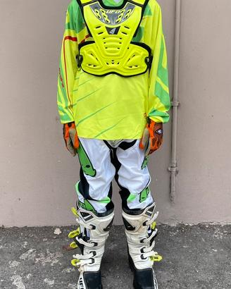 Stivali pantaloni pettorina maglia guanti bambini