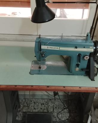 Macchia per cucire Singer completa di tavolo