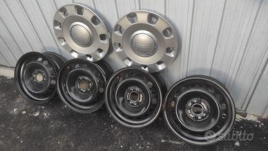 2 Cerchi in ferro da 14 pollici con copricerchi