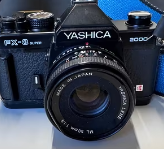 Yashica fx3 super 2000 con obiettivo 50mm