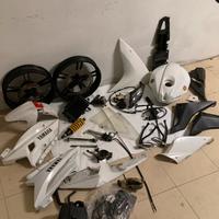 Ricambi / Pezzi / Carene per YAMAHA Yzf R125 2008