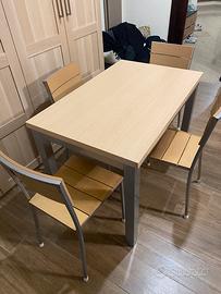 Tavolo da cucina Scavolini con sedie