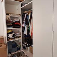 armadio ad angolo ma può essere montato anche  lin