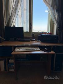 Scrivania Porta Pc ergonomica con vani e accessori