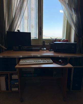 Scrivania Porta Pc ergonomica con vani e accessori