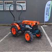 TRATTORE - KUBOTA B 6000 - CON ARCO DI PROTEZIONE