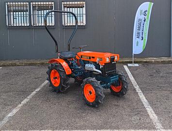 TRATTORE - KUBOTA B 6000 - CON ARCO DI PROTEZIONE