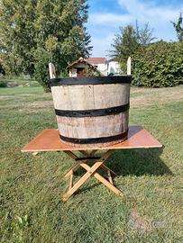 vecchio mastello in legno