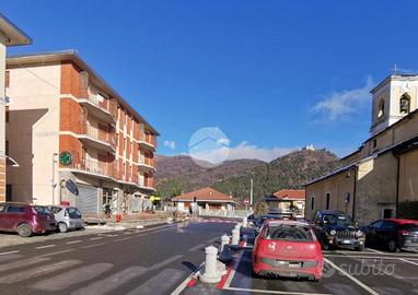 3 LOCALI A TRAVES
