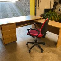 SCRIVANIA CON SEDIA E COMODINO
