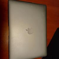 mc book air  con carica e lettore CD con cavo