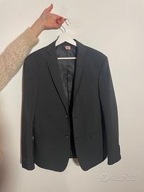 Completo elegante uomo pantaloni, giacca e camicia