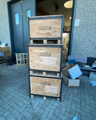Casse in legno con rinforzo in ferro usati