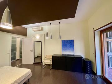 Stanza singola in appartamento ristrutturato