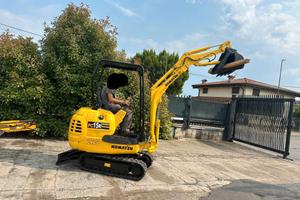 E237 - Escavatore 15 q Komatsu PC15 con pinza