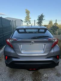 Toyota CH-R 1.2 turbo benzina