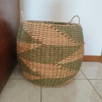Cesto di paglia per la biancheria