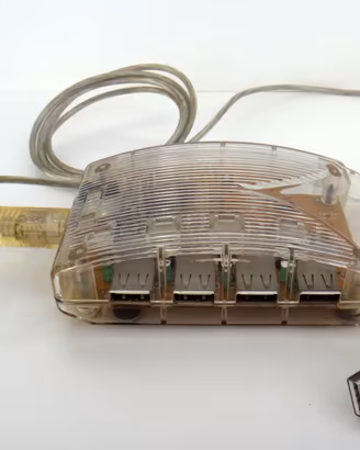 Hub USB a 4 porte in stile vintage "retro-tech"