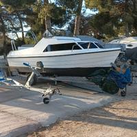 Barca a motore semicabinato