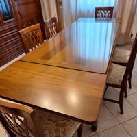Tavolo in noce allungabile con vetro e sedie