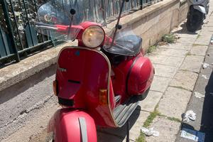 Vespa arcobaleno 150