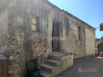 soluzione indipendente multipiano con terrazza a l