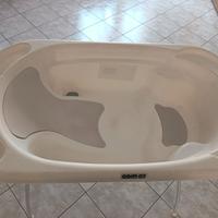 vaschetta  con piedistallo per neonati