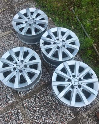 4 cerchi in lega Mercedes-Benz Classe B 180 da 16"