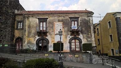 Sant'Alfio Stabile Ottocentesco Piazza Centrale