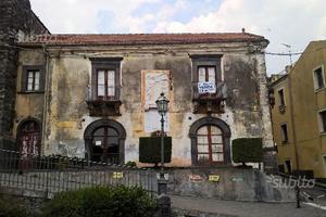 Sant'Alfio Stabile Ottocentesco Piazza Centrale