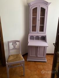 Vetrinetta piu sedia