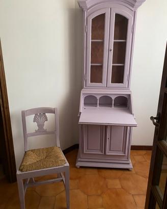 Vetrinetta piu sedia
