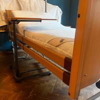 Letto elettrico con sponde per anziani