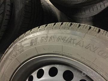 Gomme invernali con cerchi R15