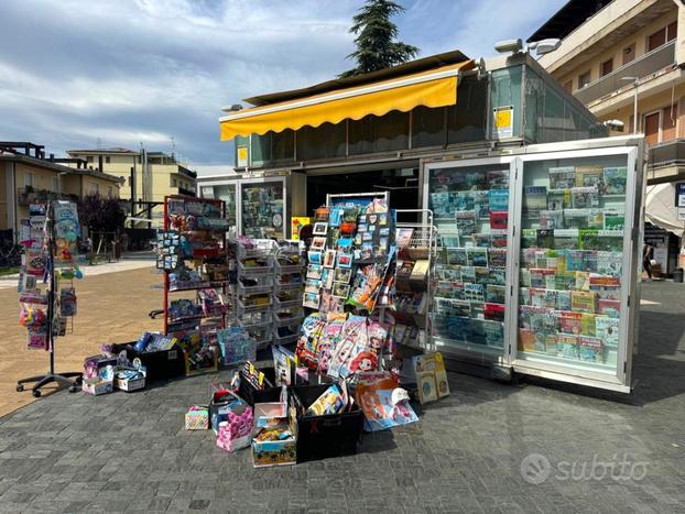 EDICOLA IN PIAZZA CAVOUR A MARTINSICURO