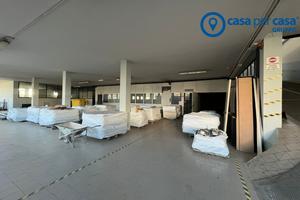 Ampio magazzino/laboratorio in zona di.forte passa