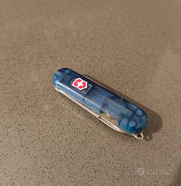 Victorinox tascabile con luce 