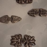 lotto quattro alamari in metallo 