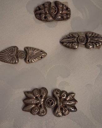 lotto quattro alamari in metallo 