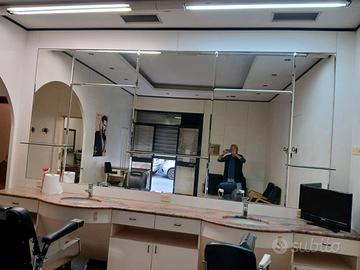 Loc. artigianale adibito a salone da parrucchiere