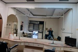 Loc. artigianale adibito a salone da parrucchiere