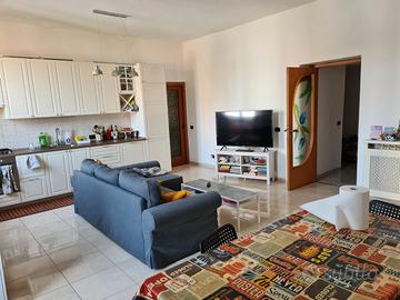 Posto letto in doppia a ragazza lavoratrice