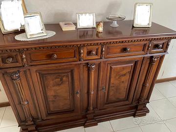 Mobile in legno da salone