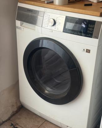 Lavasciuga a pompa di calore AEG 9kg A+++ 1600giri