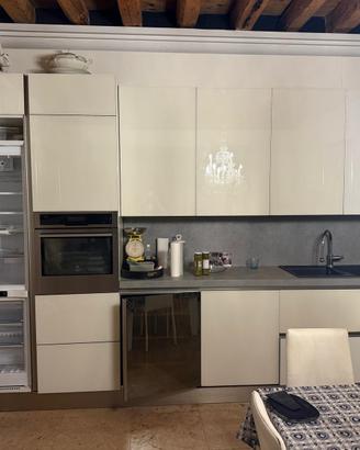 Cucina moderna come nuova