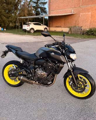 Yamaha MT07 35kw patente A2