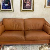 Divano in pelle color cuoio