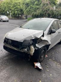 Mazda 2 incidentata