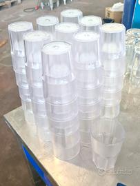 bicchieri in plastica dura usati