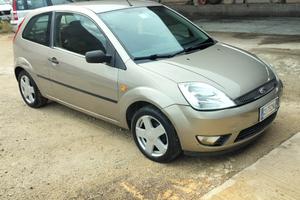 automobile Ford fiesta